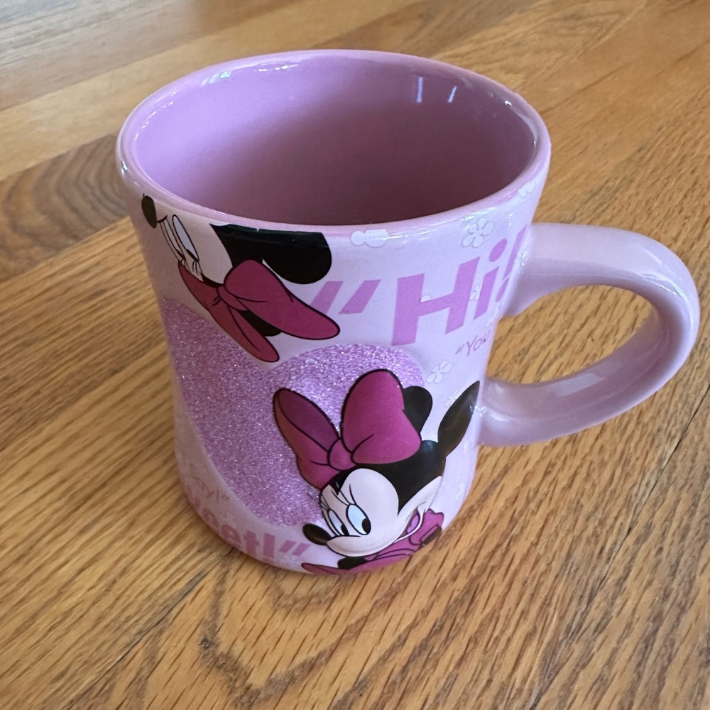 NWOT Disney Parks Minnie Mouse Heart Mug - Picture 1 of 4